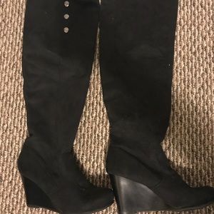 Knee suede boots